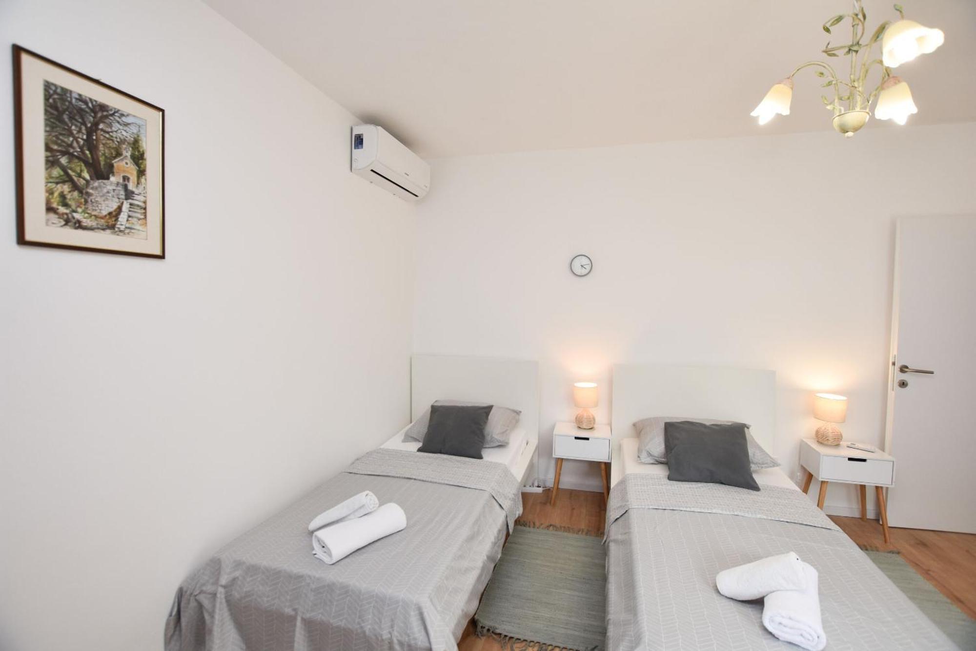 Apartments Dragica プリモシュテン エクステリア 写真